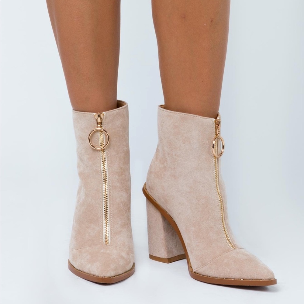 NEVER WORN Princess Polly suede tan boot! Size 7!